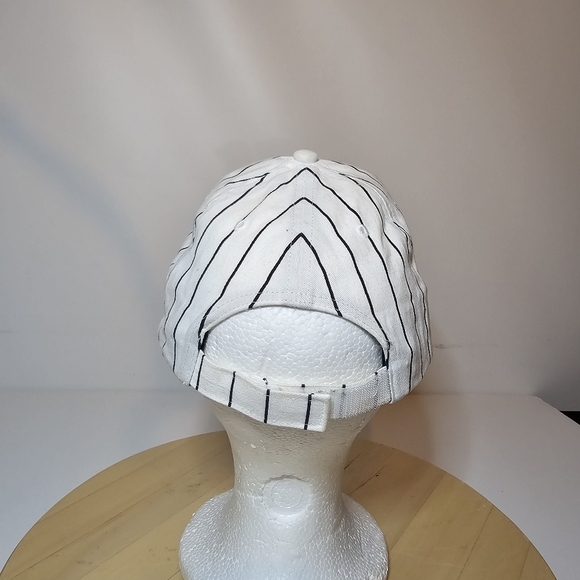 47 BRAND NEW YORK YANKEES STRAP BACK HAT PINSTRIPE WHITE AND BLACK YOUTH ADJUSTA - Picture 3 of 7